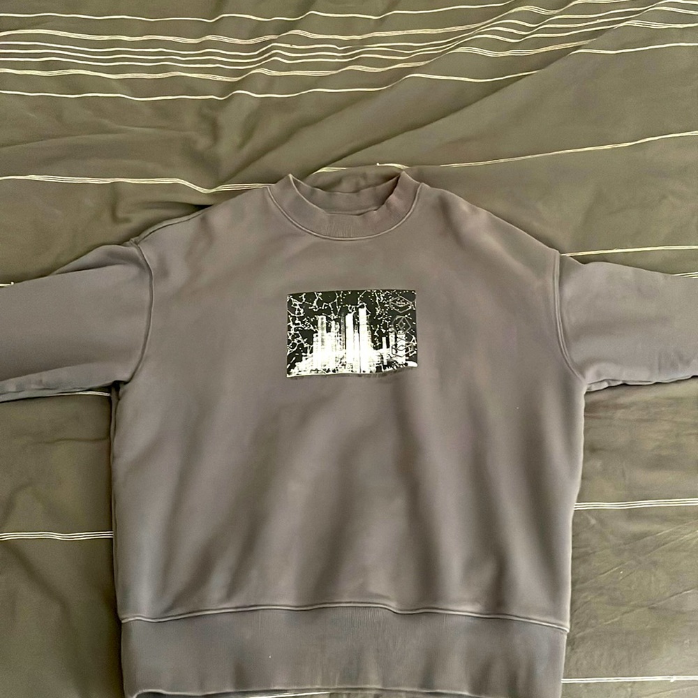 Gray and black sweatshirt form h&m size medium